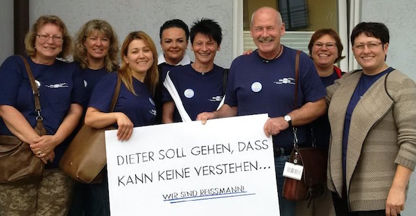 Solidaritaet mit Betriebsratsvorsitzendem vor dem Arbeitsgericht in Crailsheim